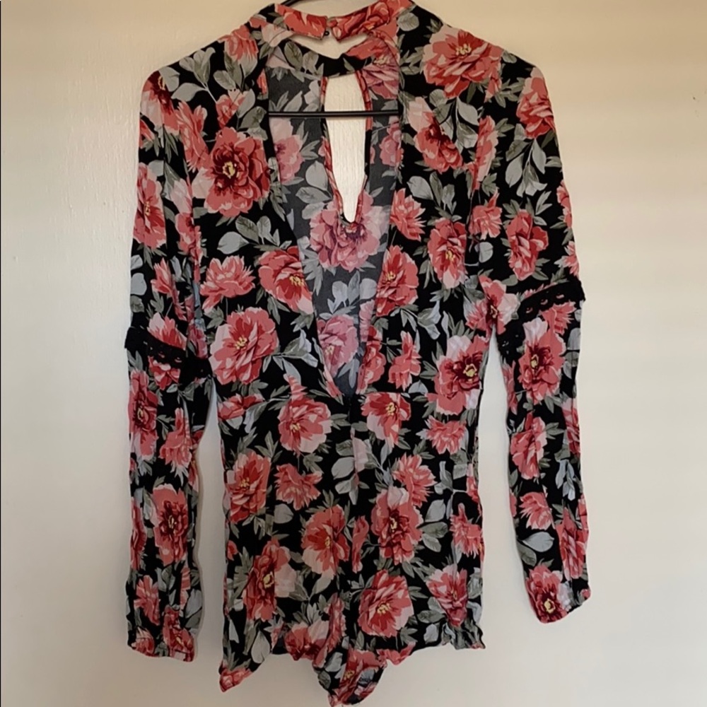 **NEVER WORN**  Floral/rose print romper - Picture 3 of 4